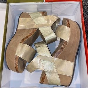 Summer wedges